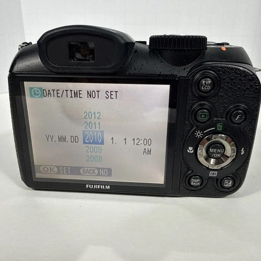 Fujifilm FinePix S Series S1800 12.2MP Digital Camera 18x Zoom w/ SD Card Tested